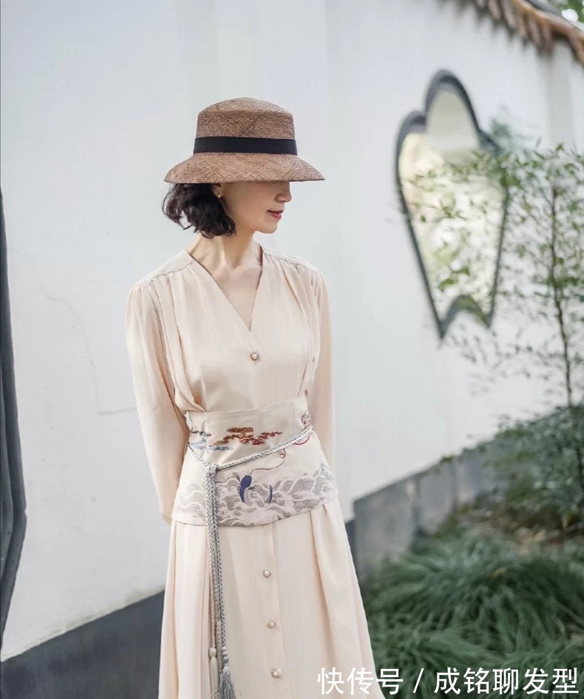 裙装|三木母女凭优雅穿搭火出圈,把精致与高级演绎到极致,值得借鉴