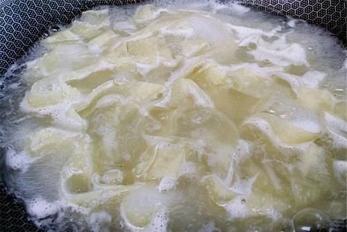 无论炖什么鱼,都不能放这2种调料,不然鱼腥味更重!