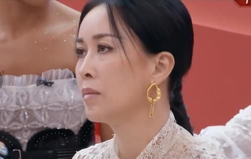 |容祖儿摸蒋璐霞腹肌,表情管理失控要搞笑,五公那英投自己当队长