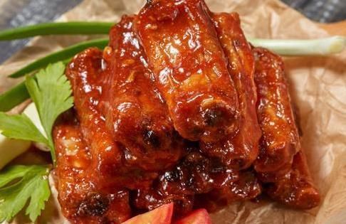 买排骨,选肉多的还是肉少的?老屠夫:不重要,看准3点就够了