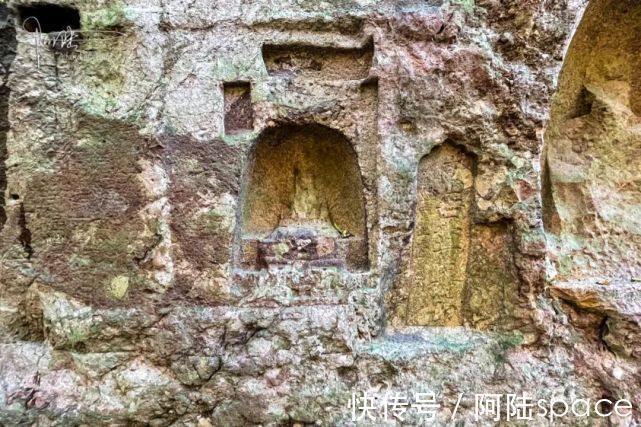 结跏趺&宝石山上的摩崖造像本是经典,奈何现在有几座却被“补”成了笑话