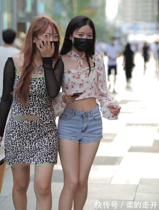 牛仔裤 雪纺印花上衣搭配牛仔裤,清爽甜美,满满的小仙女气质!