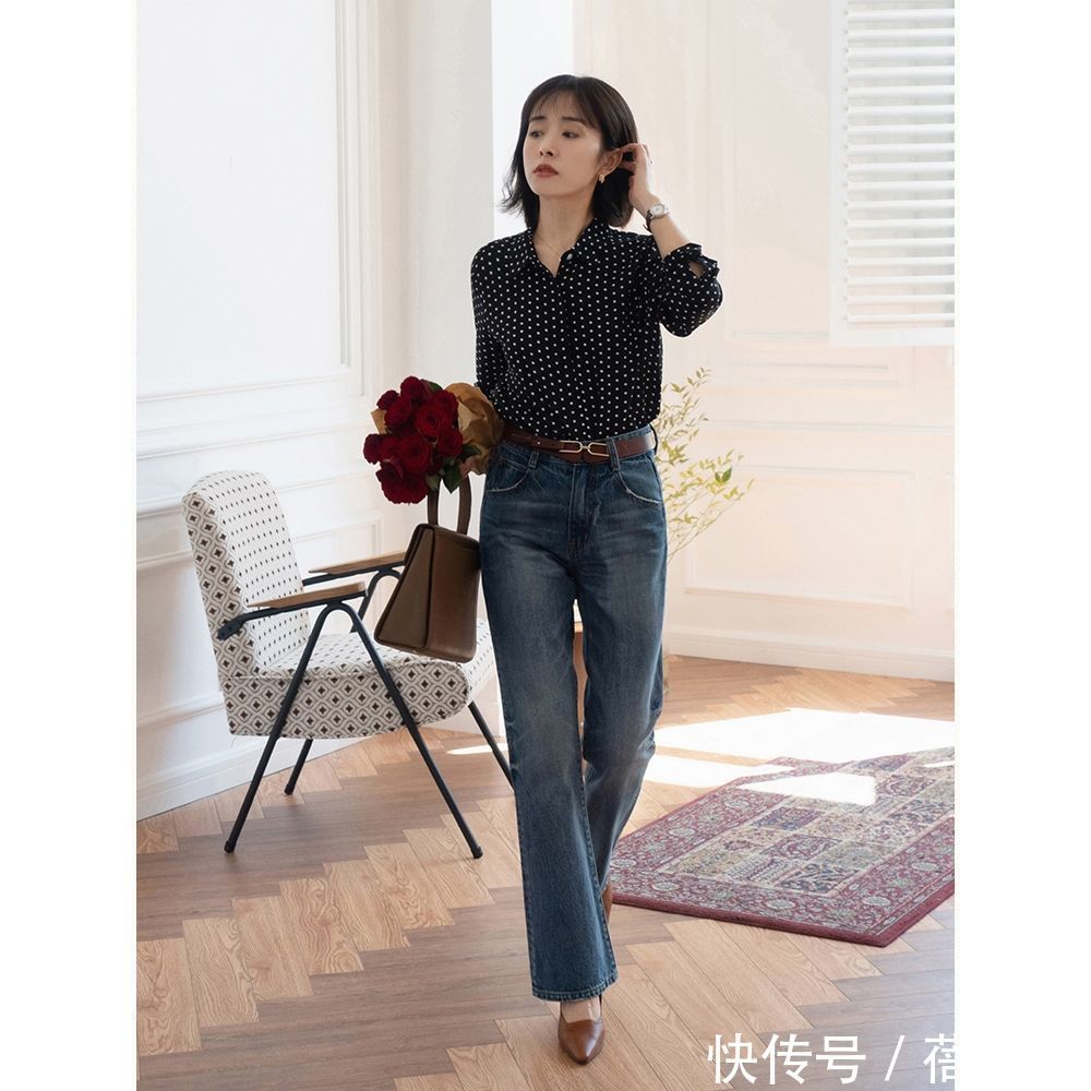 针织衫|阔腿裤已经out了,今年流行“牛仔裤”,搭配针织衫、外套真洋气