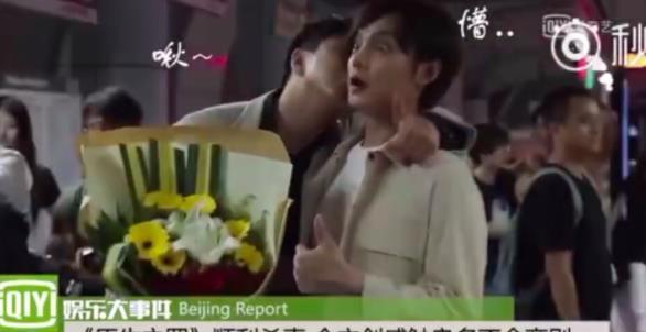 他倆親上了終究是黃曉明錯付了……