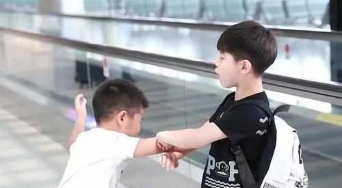 耳朵|男童耳朵难受,去检查才发现耳朵里长了蛆,有些恶作剧家长要制止