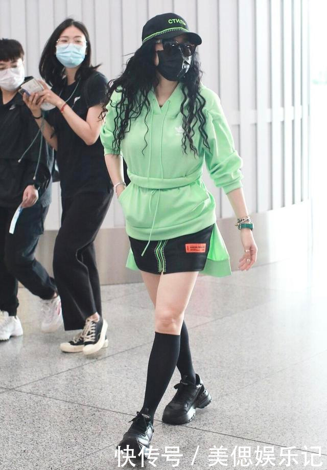 气质 今年卫衣该咋选?雾霾蓝薄荷绿各有特色,搭配好太时髦