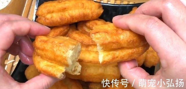 保鲜膜|1碗面粉，1个鸡蛋，就能在家做油条，不用泡打粉，比买的好吃百倍