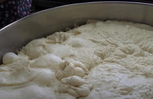 “糯米粉”别只知道做汤圆,大婶把它这样做,一天两桶不够卖!