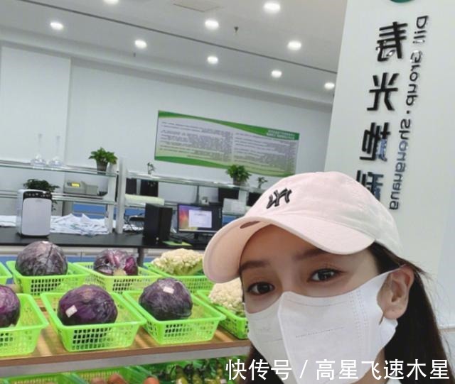 奔跑吧|Baby錄制跑男熱心助農,工作至次日凌晨,身形瘦小又十分賣力