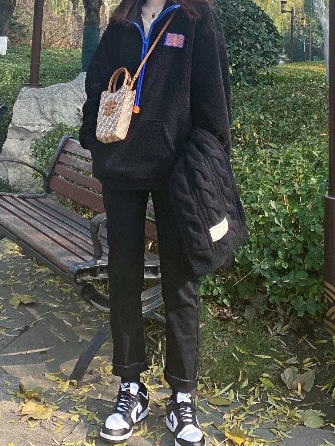 直筒裤 纯黑色直筒牛仔裤yyds!上班族、学生党都能穿,你也千万别错过