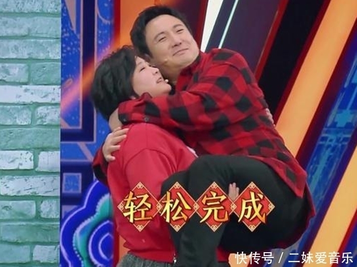 贾玲沈腾多次亲密拥抱,为何没人在意他们的关系?原因早已说明