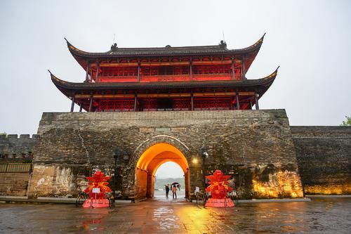 衢州历史遗存最丰富的街区，景美且古迹众多，有网红景点的气质