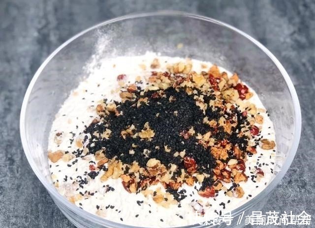 红糖|女人要想皮肤好，光吃红枣可不行，早餐多吃它，美白祛斑又水灵！