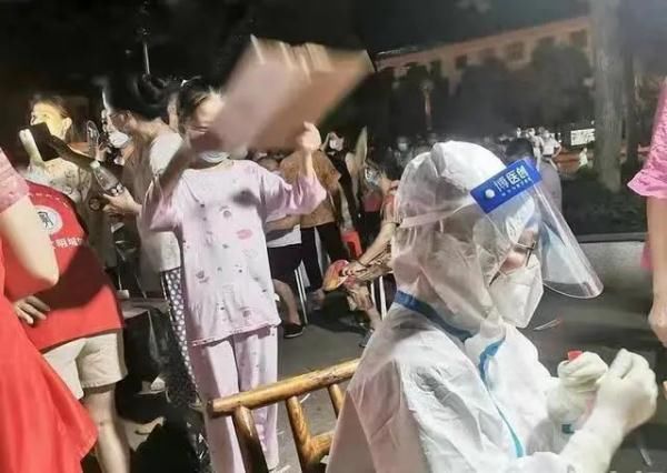 采样|坐标长沙，气温38℃！这一幕幕，让人温暖感动有力量……