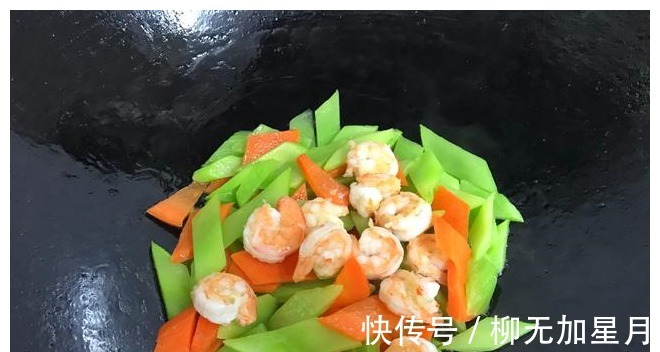 莴笋|炒莴笋时,别直接下锅,多加一步,莴笋脆嫩爽口不变色,入味好吃!