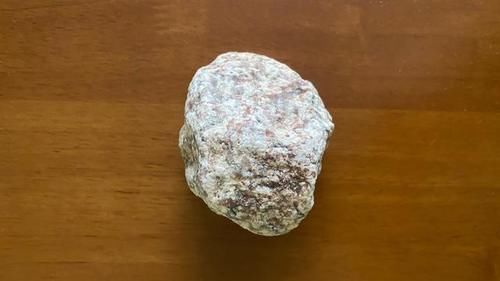 可以垫在花盆底部的4种材料，不用花钱买，趁着春季踏青捡点就行