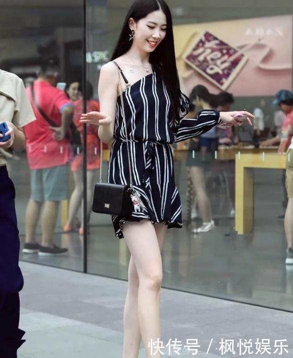 街拍小脚裤穿出玲珑曲线,御姐也有被“拿下”的时候