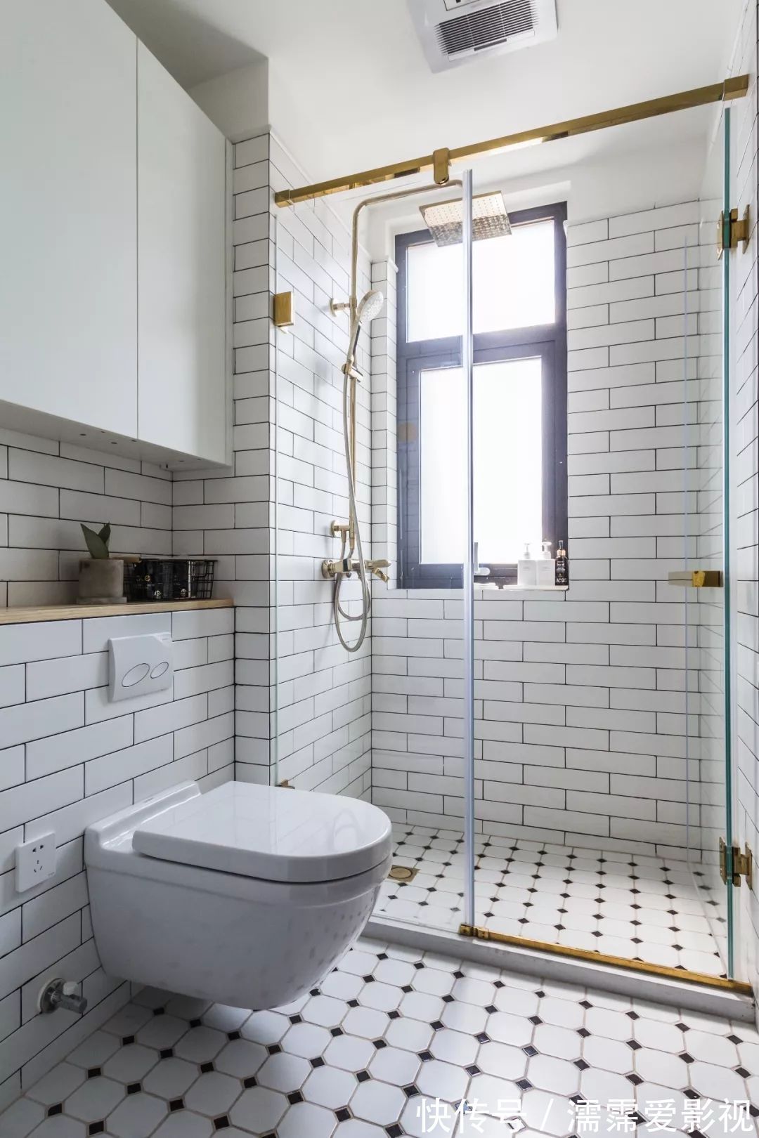 小户型|马桶上方这样装,瞬间多出一个小仓库,简直就是小户型的大福音!