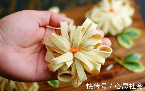 年前学做花样菜，5块钱做一道“花开富贵”，比大鱼大肉还抢手