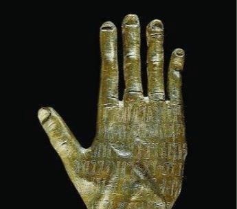 村民盖房子,意外发现千年前的宝藏,有大量金币,该归谁呢