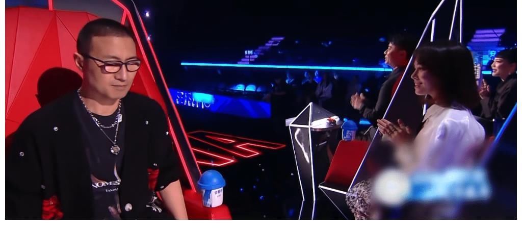 黃霄雲|《好聲音》四位助教首秀反差大，張碧晨吉克雋逸從容，黃霄雲隱身