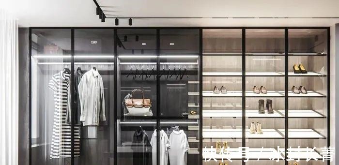 饱和度|小夫妻用莫兰迪色+现代简约风格，让两室一厅舒适又颜高！