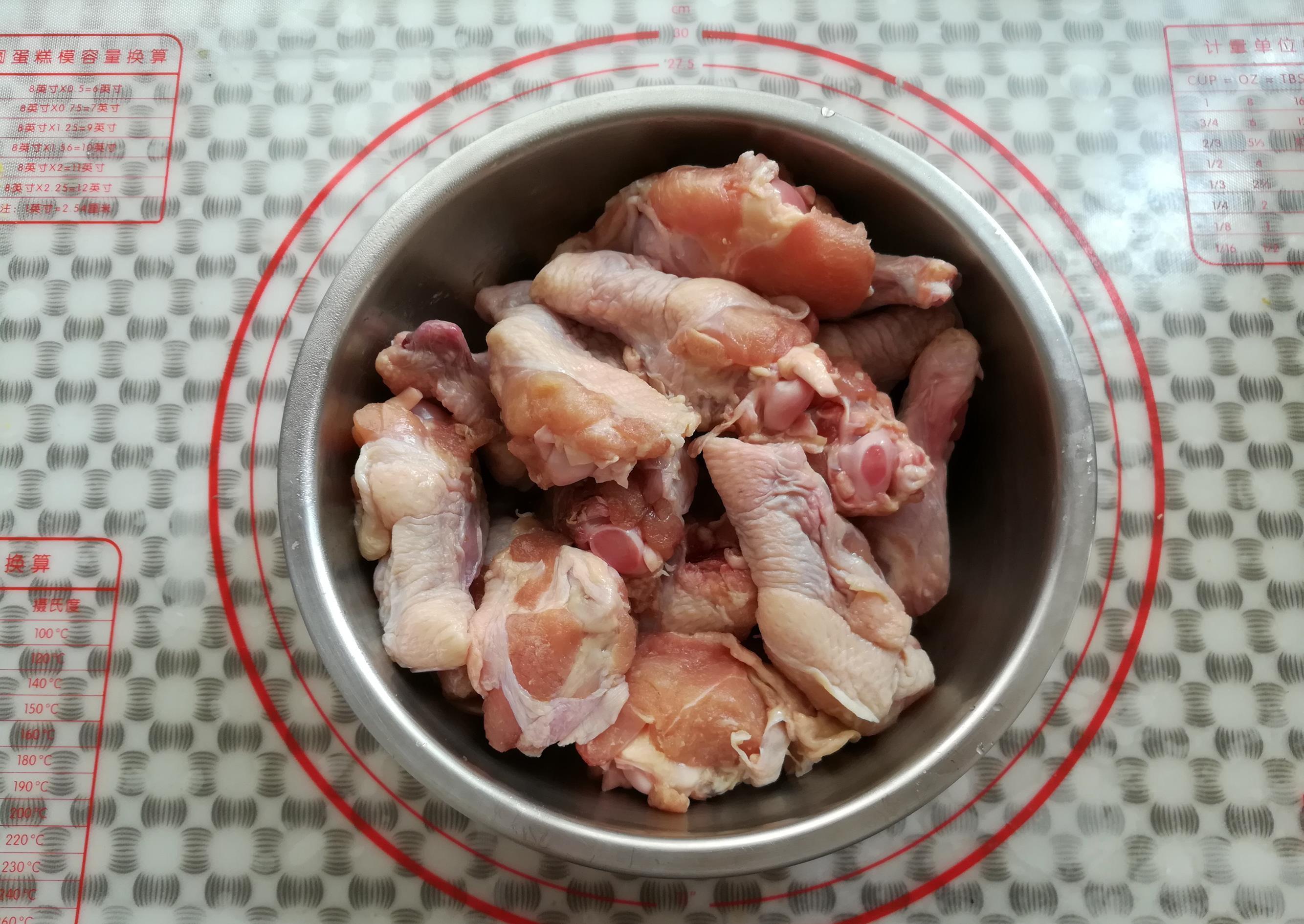 烤箱|想吃烤鸡翅，没有炉火和烤箱？我用它来做，香嫩细滑真好吃