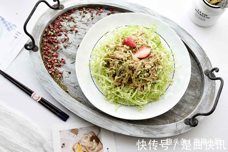 卷心菜|半个卷心菜,一勺芝麻酱,拌一拌当晚餐,我已连吃一周还是很喜欢