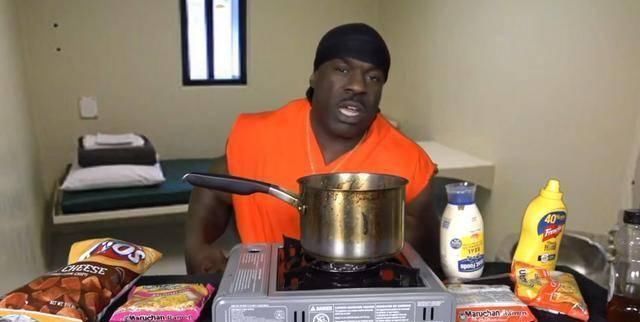 健身|在监狱天天健身，出狱后凭肌肉赚得盆满钵满，女友为他生双胞胎