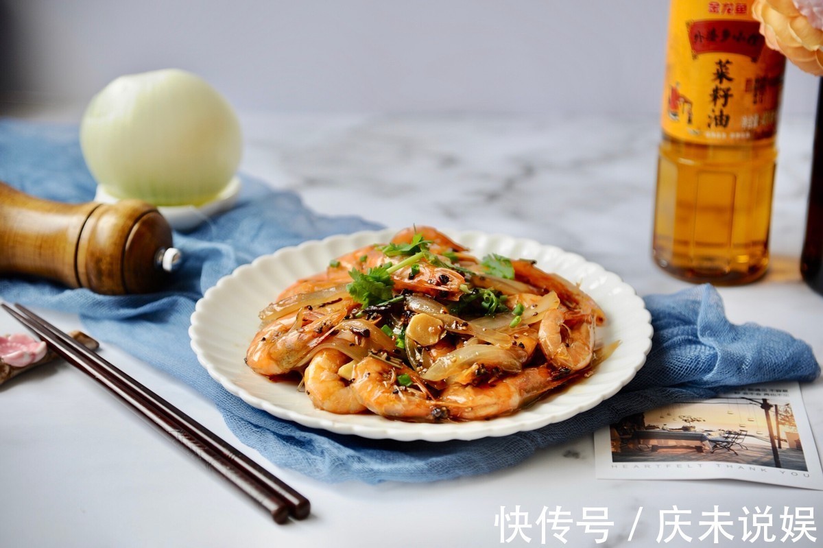 大虾好吃的做法，加入黑胡椒炖煮入味，鲜美可口，好吃到舔手指