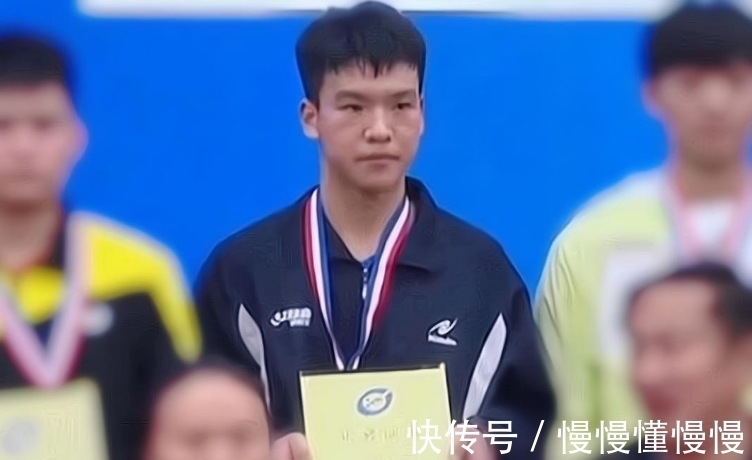 乒乓球|张本智和有对手?00后小将夺三冠,击败“小小胖”,日媒跟着报道