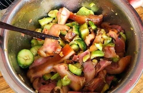 夏天，黄瓜和它是绝配，我家一周吃4次，腰细了，气色也好看了