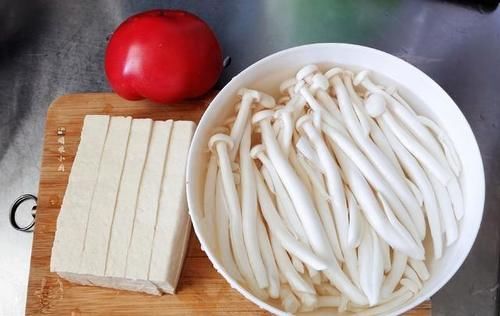 白玉蘑菇|很酷,我喜欢这碗素食汤,新鲜可口,他热量低,营养丰富