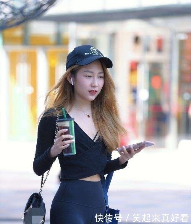 打底裤 “葫芦”身材的打底裤美女,选择时髦装扮,显得瘦高