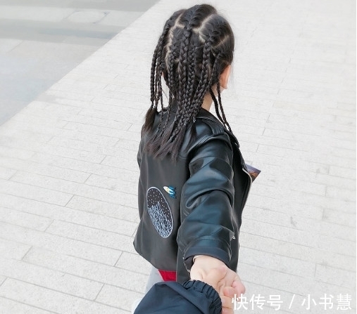 |雷佳音吐槽女儿太像自己,天生段子手超混蛋,还坑娃说她是虚荣怪