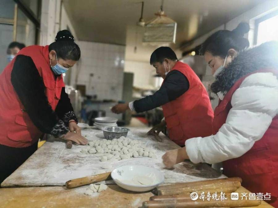 饺子|壹点陪您过冬至｜温暖老人心！滨州义工走进敬老院包饺子献爱心