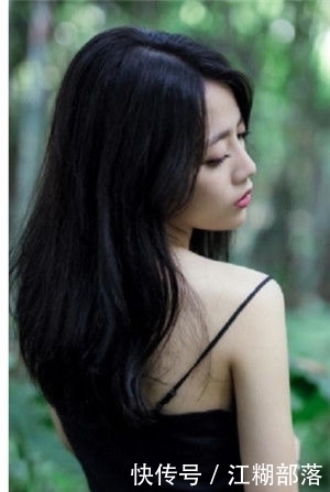 街拍性感多姿的小姐姐,轮廓性感分明,很不错的姑娘