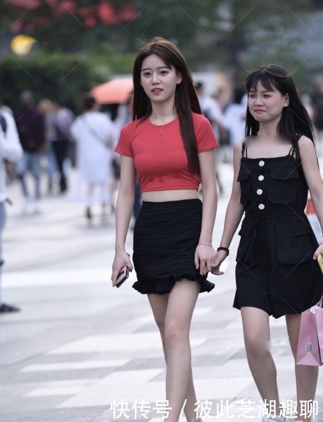 搭配|甜美小姐姐是“炫腹”族,红色上衣搭配包臀裙,甜美加高贵的气质