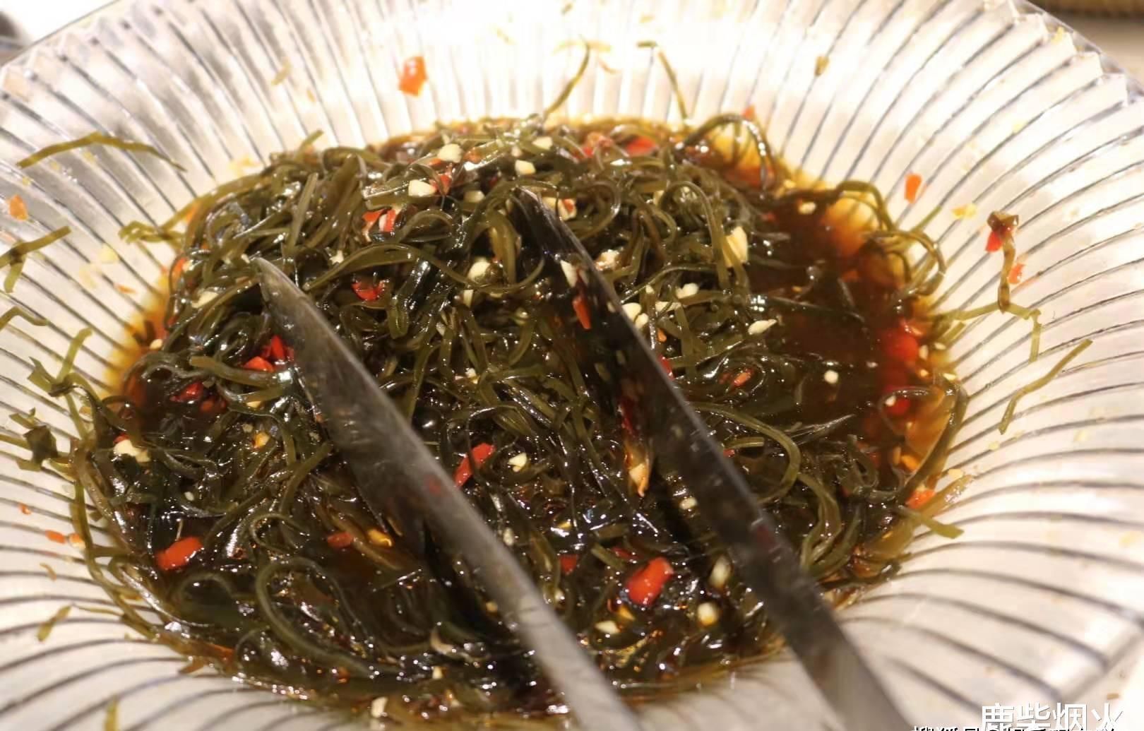 去市里看堂妹,找了一家本土饭馆,6个菜吃到撑,结账不到一百块