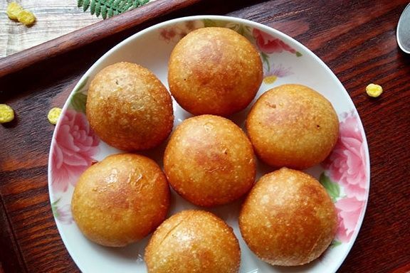 入秋后,儿子总喊我做它,烫点面粉就能做,外脆内甜,个个鼓大泡