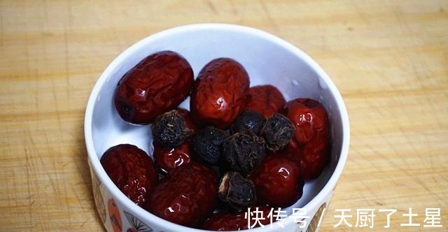 马蹄|秋季后,碰见这水果别手软,简单炖一炖,营养极高,顺利度过秋天!