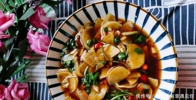 酸辣萝卜这样做,清脆爽口,开胃又消食,做法简单,好吃极了