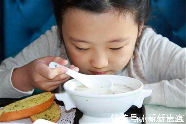 菜汤|没营养还易积食的“毒辅食”,不少家长还在喂,害了孩子还不自知