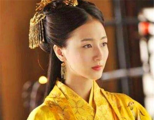 贵族|她拒嫁皇室贵族，下嫁守城士兵，众人笑她，想不到她成了皇太后