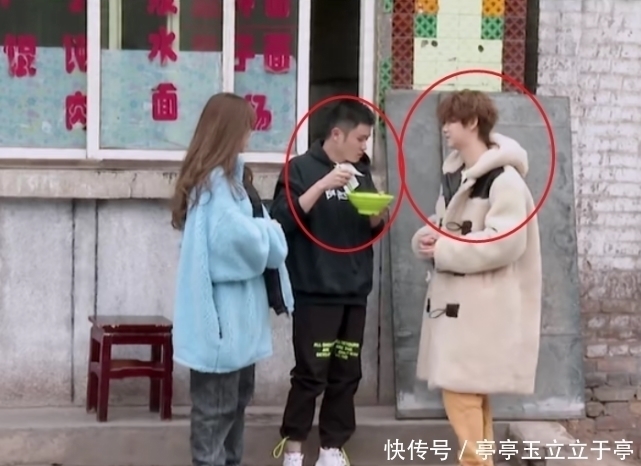 鹿晗|鹿晗在乡下端面,忘拿一次性筷子,他的反应惹怒观众:嫌脏就别吃