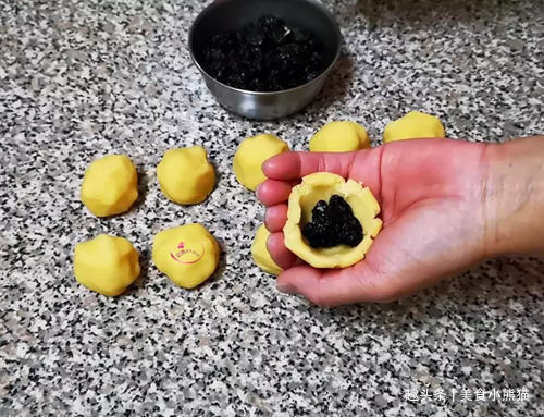 台湾每到过节就脱销的绿豆椪,教你在家做,内馅居然能吃出空气感