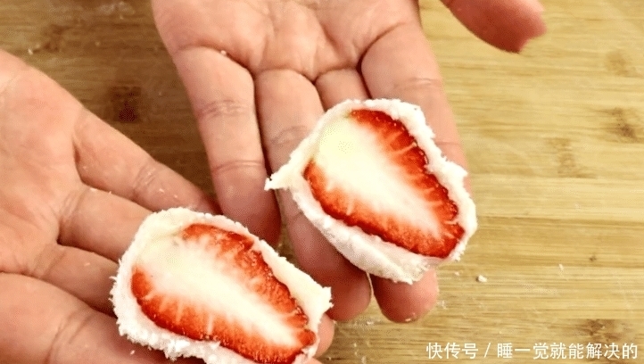 春天,草莓不要直接吃了,试试此做法,香甜软糯,好吃零添加