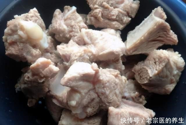 冬天,我常给家人煲这道鸽子汤,健脾润燥又温润,天越冷越要喝!