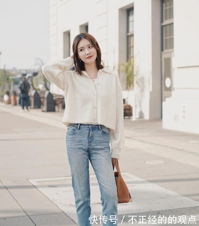 色系 “奶奶衫”的美被低估了,藏在细节里的搭配学问,是真值得借鉴!