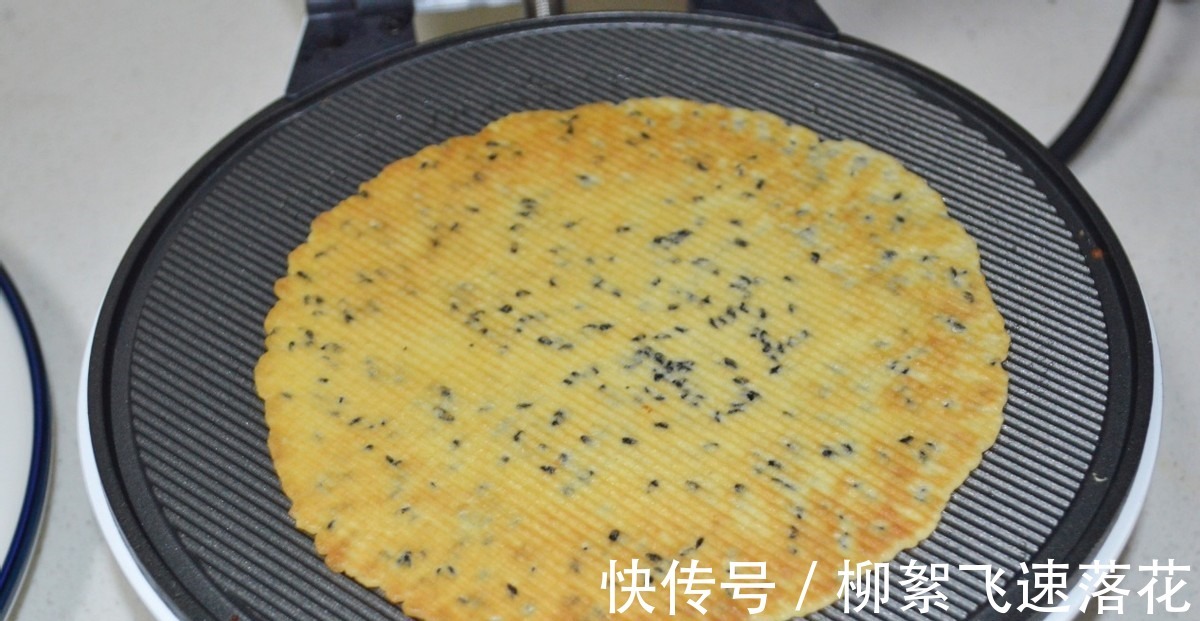 食材|教你用平底锅做蛋卷，酥脆可口，在家就能轻松做！